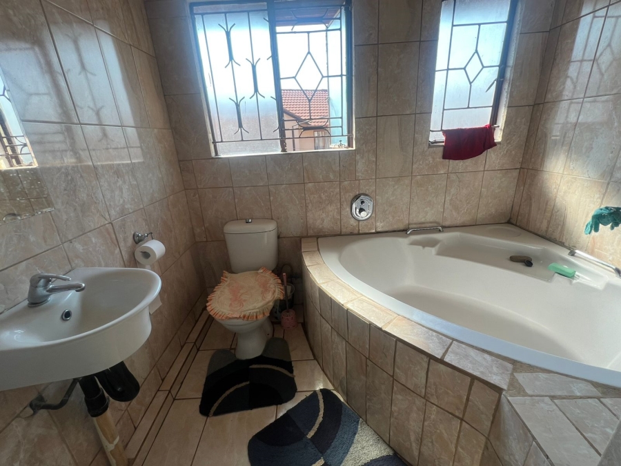 3 Bedroom Property for Sale in Tlhabane West North West
